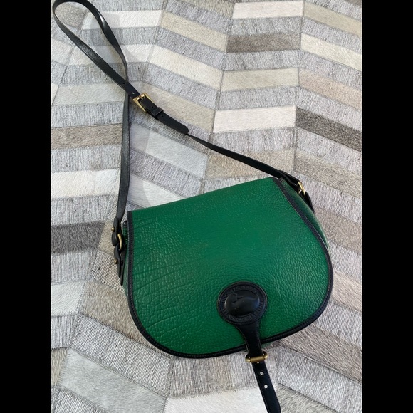 Vintage Dooney & Bourke in an Amazing Kelly Green - Picture 13 of 13